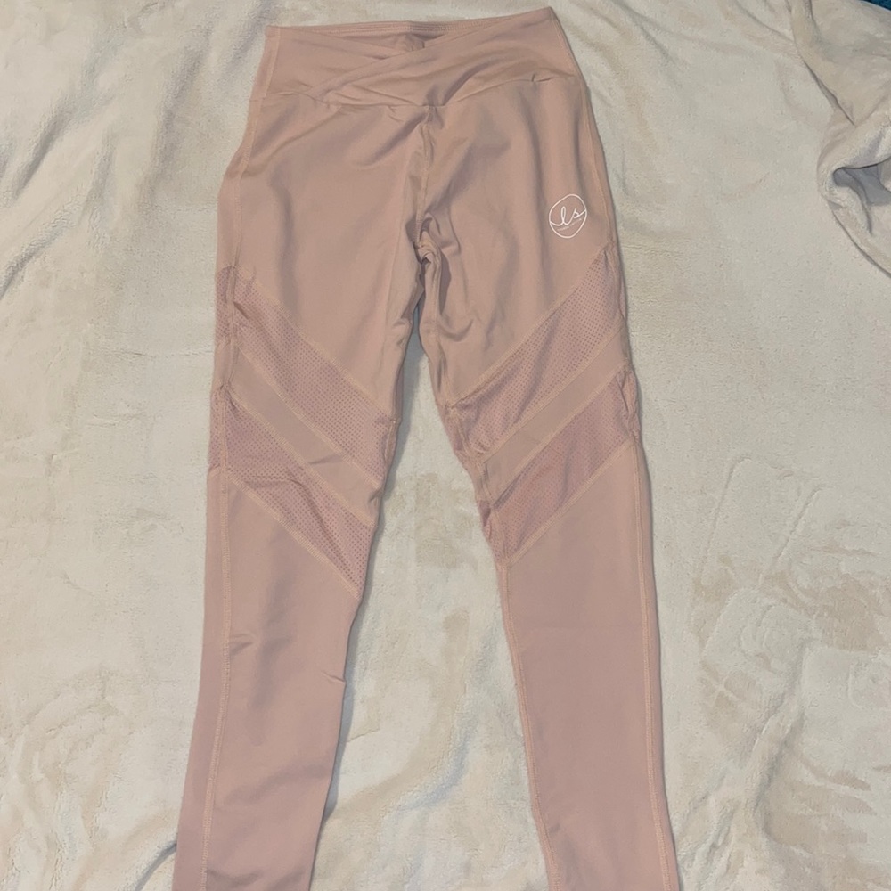 Ryderwear booty scrunch leggings with mesh, size small.